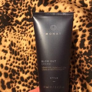 Monat blow out cream